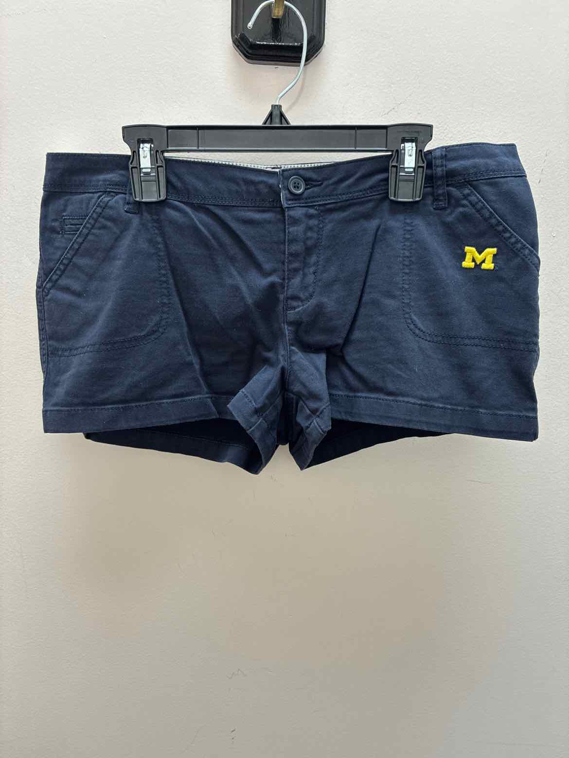 Size 9 College Classics Shorts