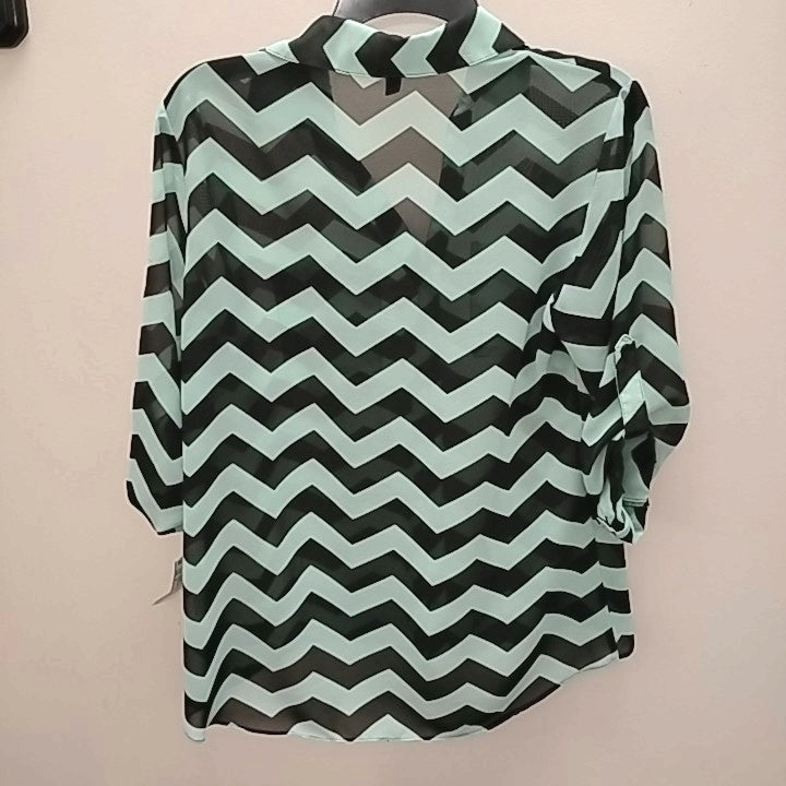 Size S Sami & Jo 3/4 sleeves Blouse