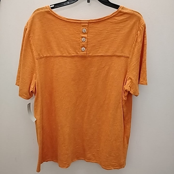 Size XL Chicos T-shirt